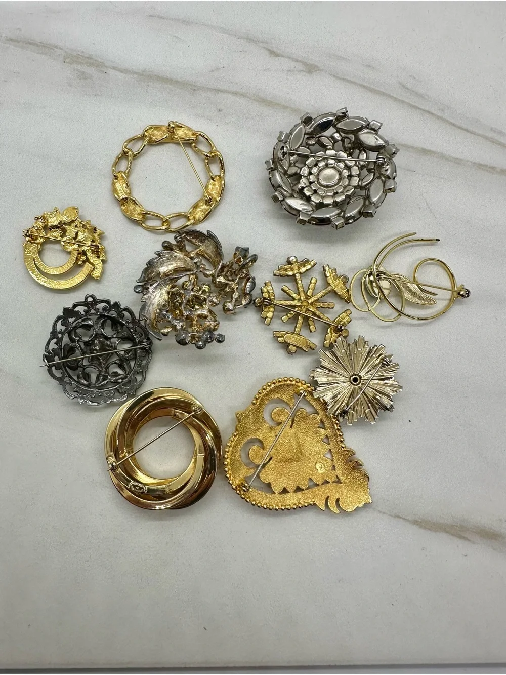 Vintage brooch lot
